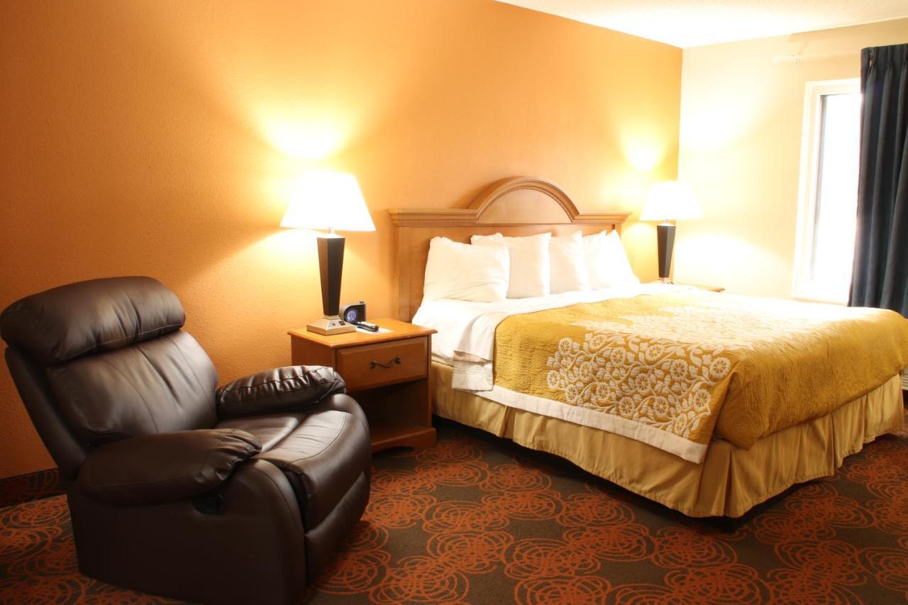 Days Inn By Wyndham Black River Falls - Access To Atv Trail Buitenkant foto