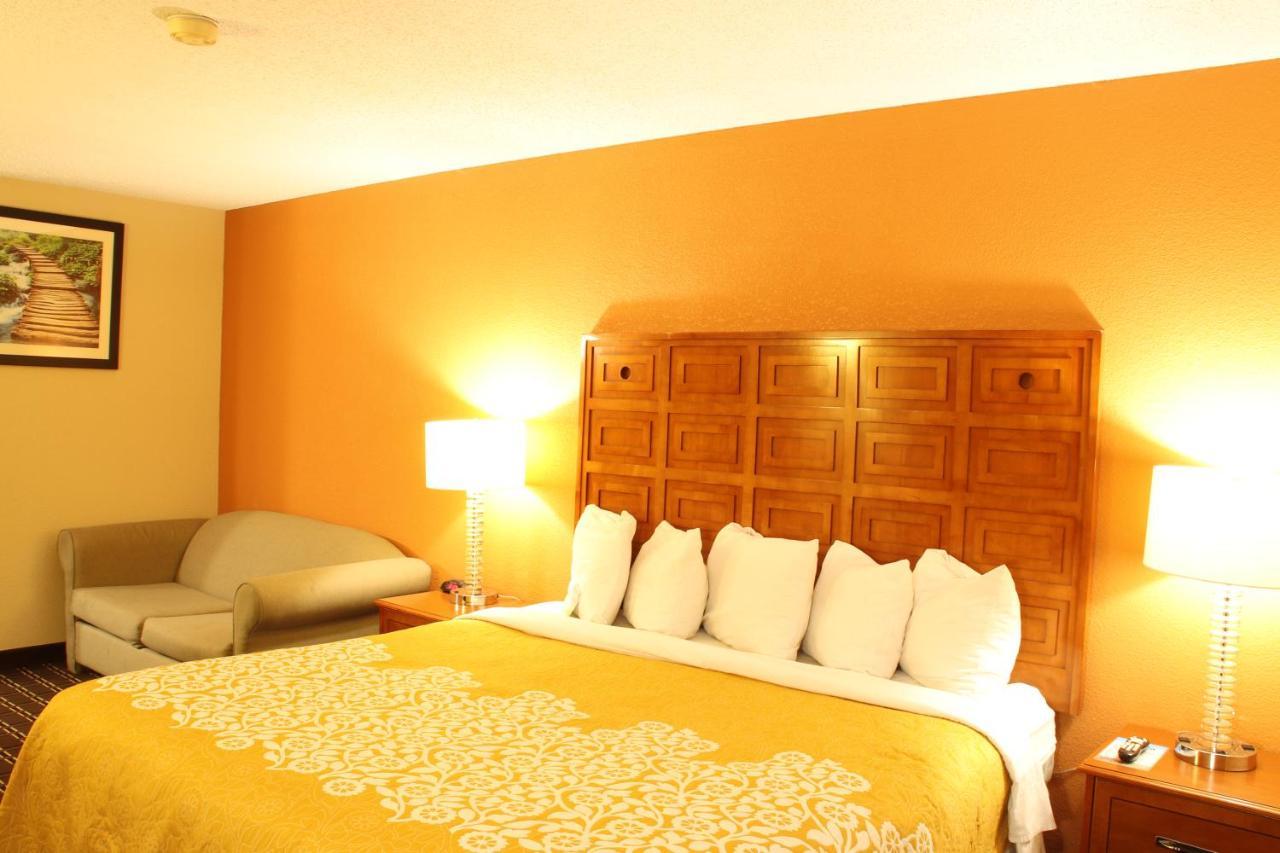 Days Inn By Wyndham Black River Falls - Access To Atv Trail Buitenkant foto