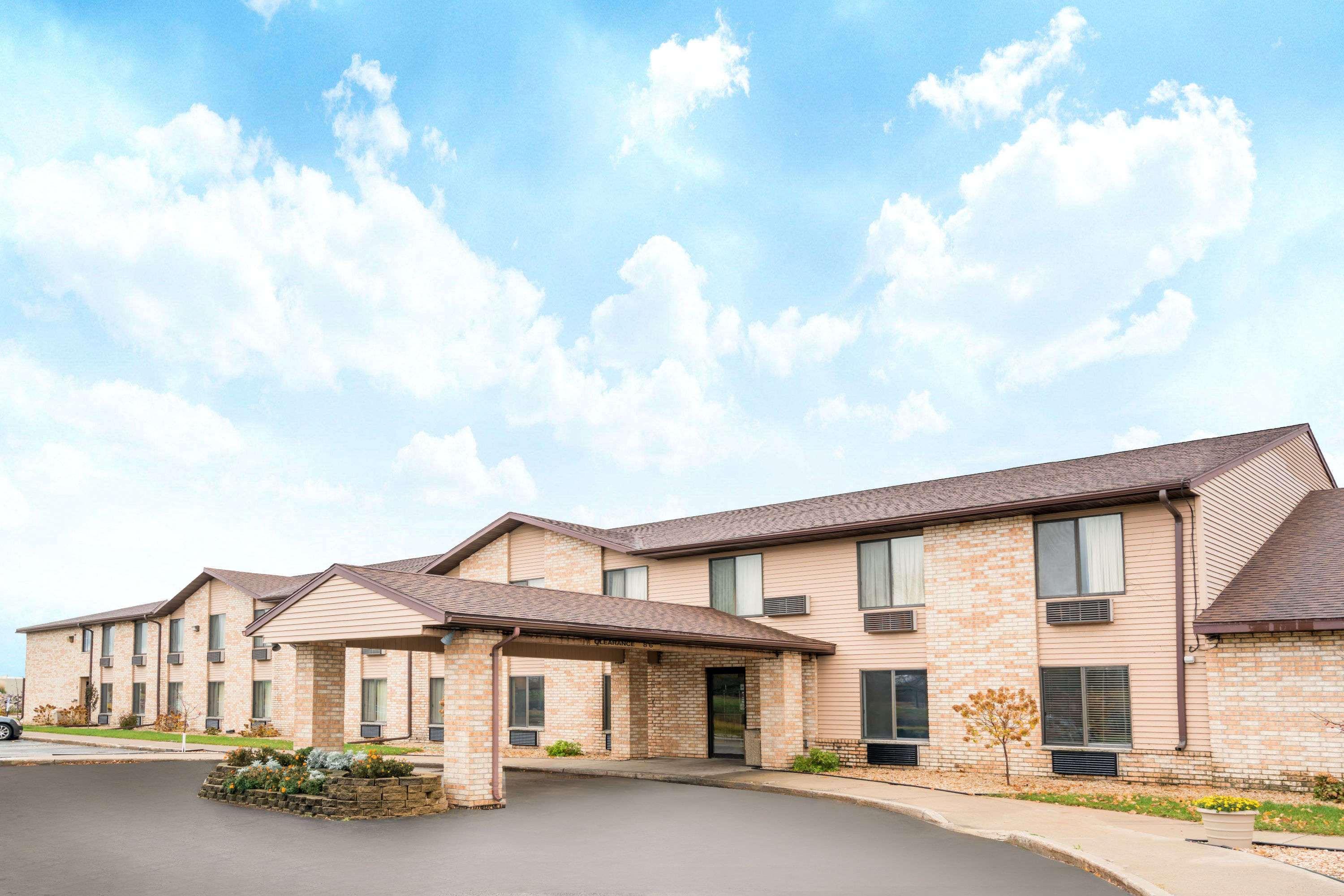 Days Inn By Wyndham Black River Falls - Access To Atv Trail Buitenkant foto