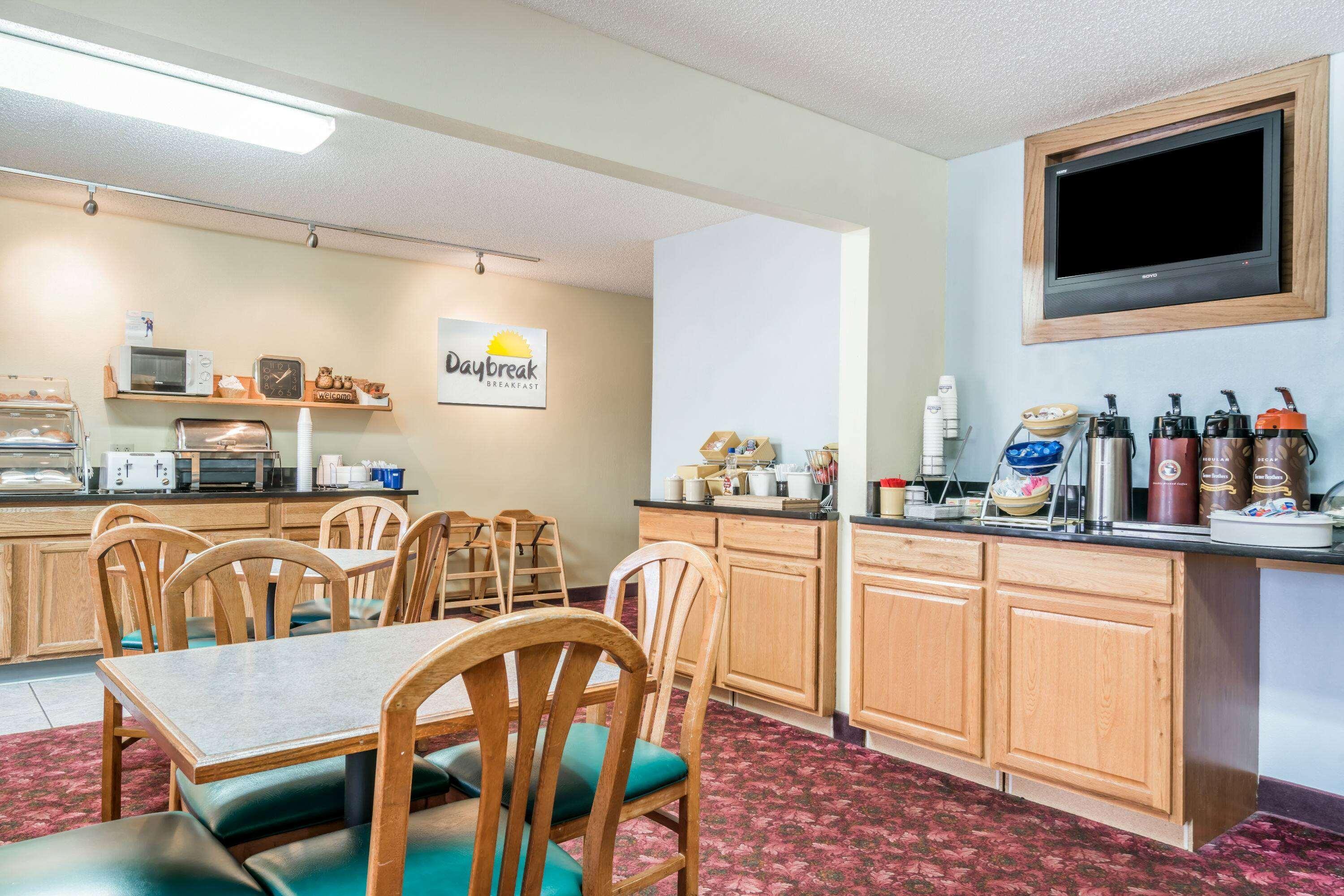 Days Inn By Wyndham Black River Falls - Access To Atv Trail Buitenkant foto