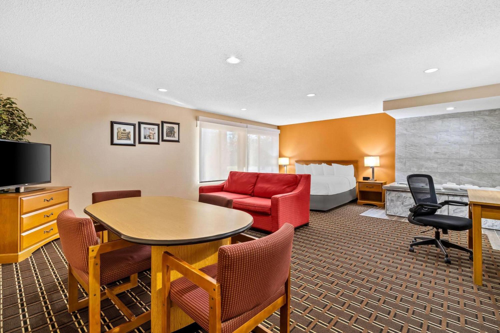 Days Inn By Wyndham Black River Falls - Access To Atv Trail Buitenkant foto