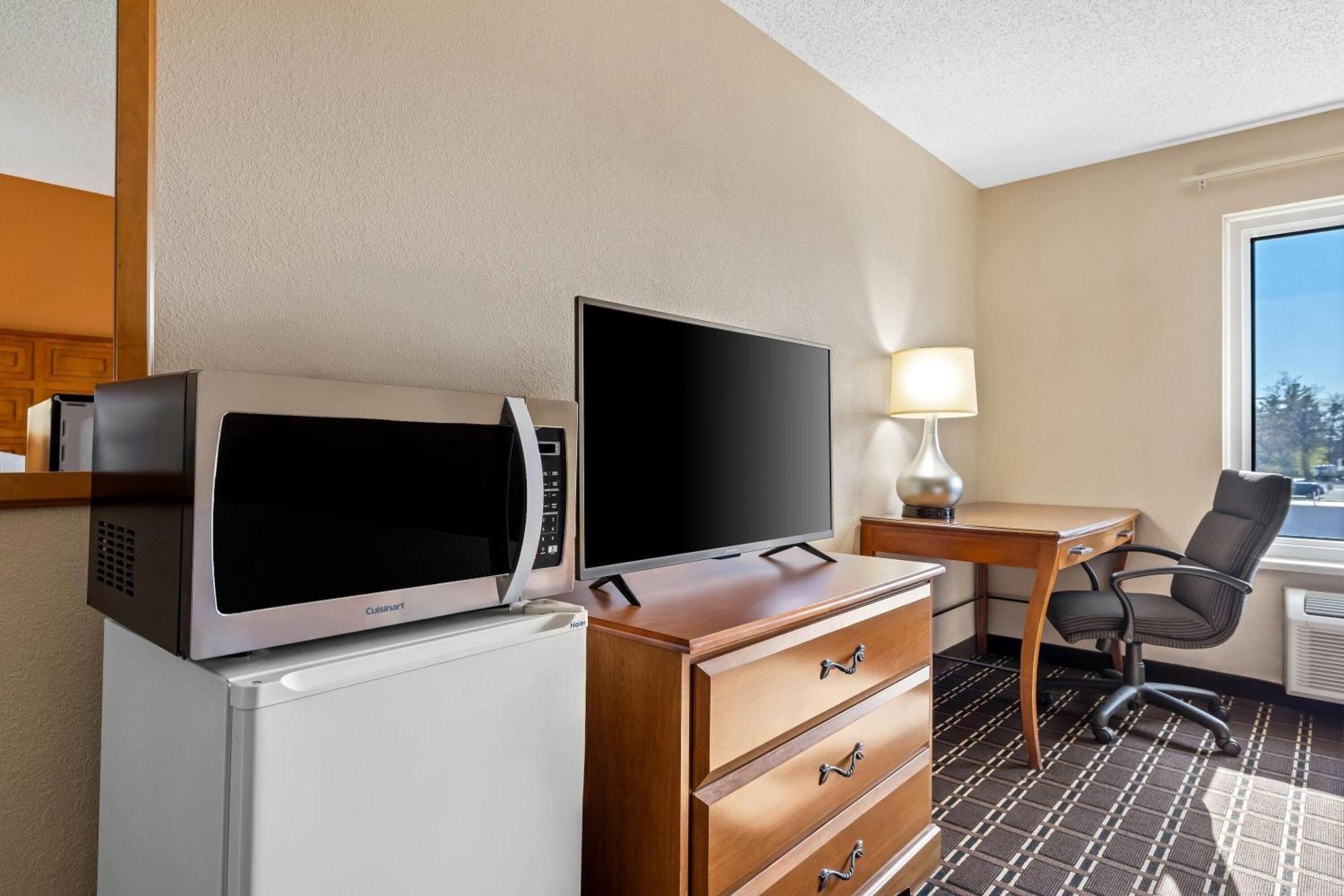 Days Inn By Wyndham Black River Falls - Access To Atv Trail Buitenkant foto
