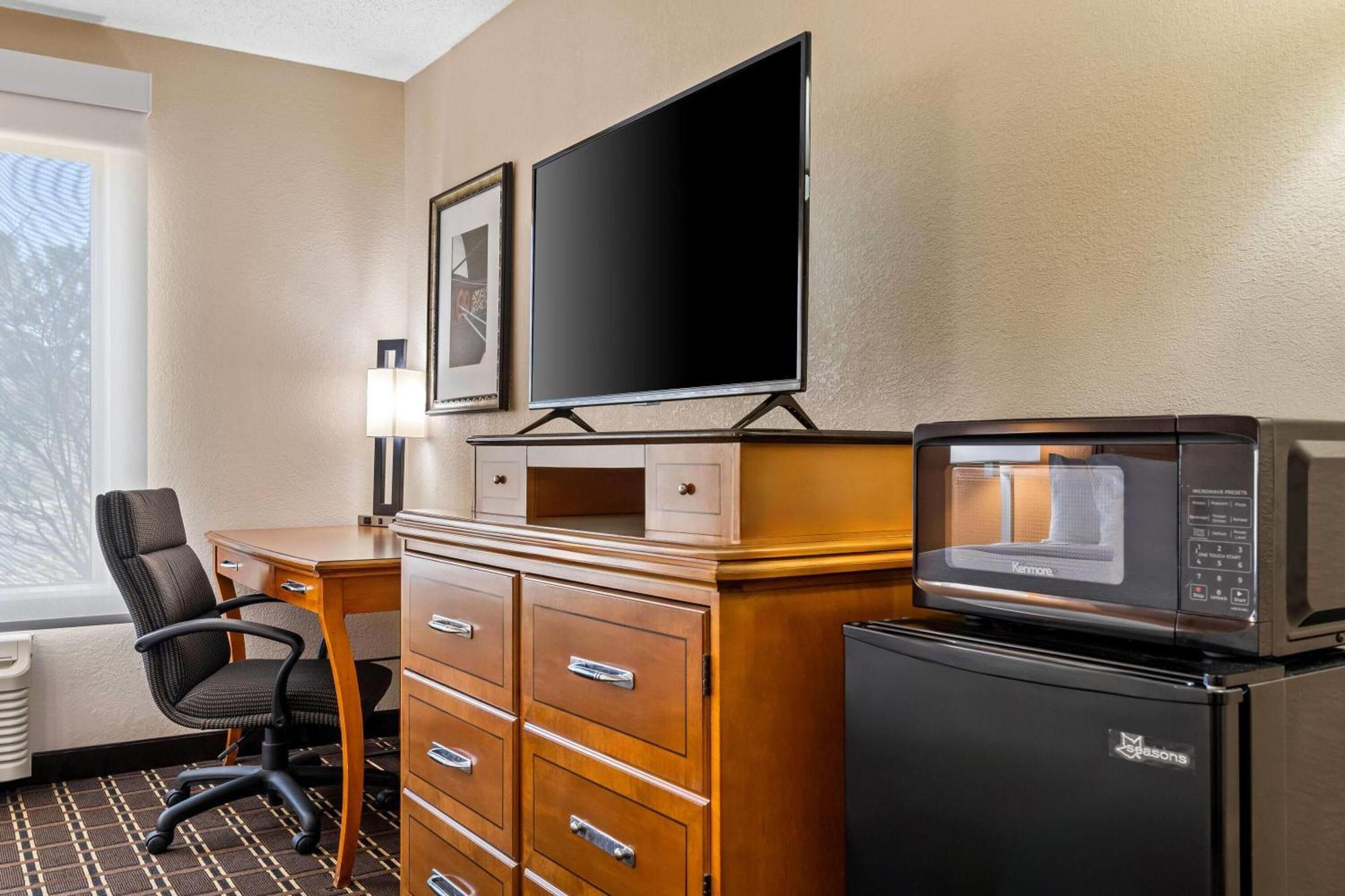 Days Inn By Wyndham Black River Falls - Access To Atv Trail Buitenkant foto