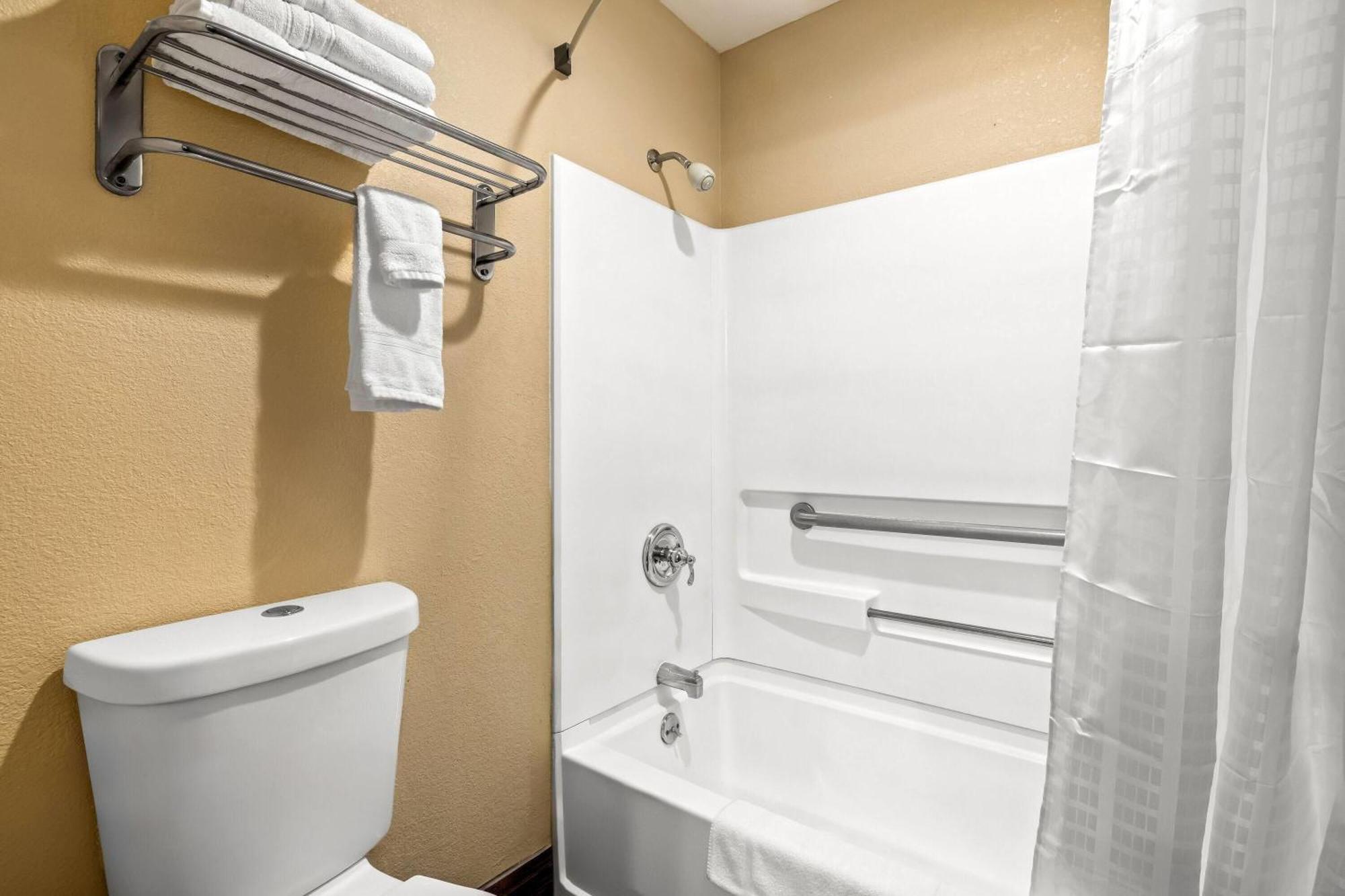 Days Inn By Wyndham Black River Falls - Access To Atv Trail Buitenkant foto