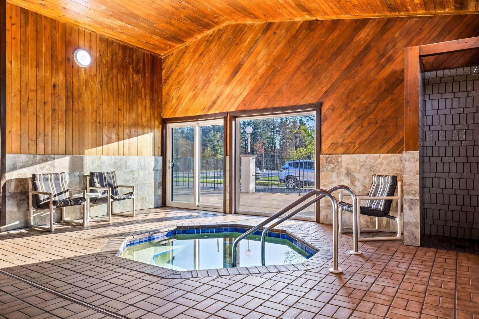 Days Inn By Wyndham Black River Falls - Access To Atv Trail Buitenkant foto