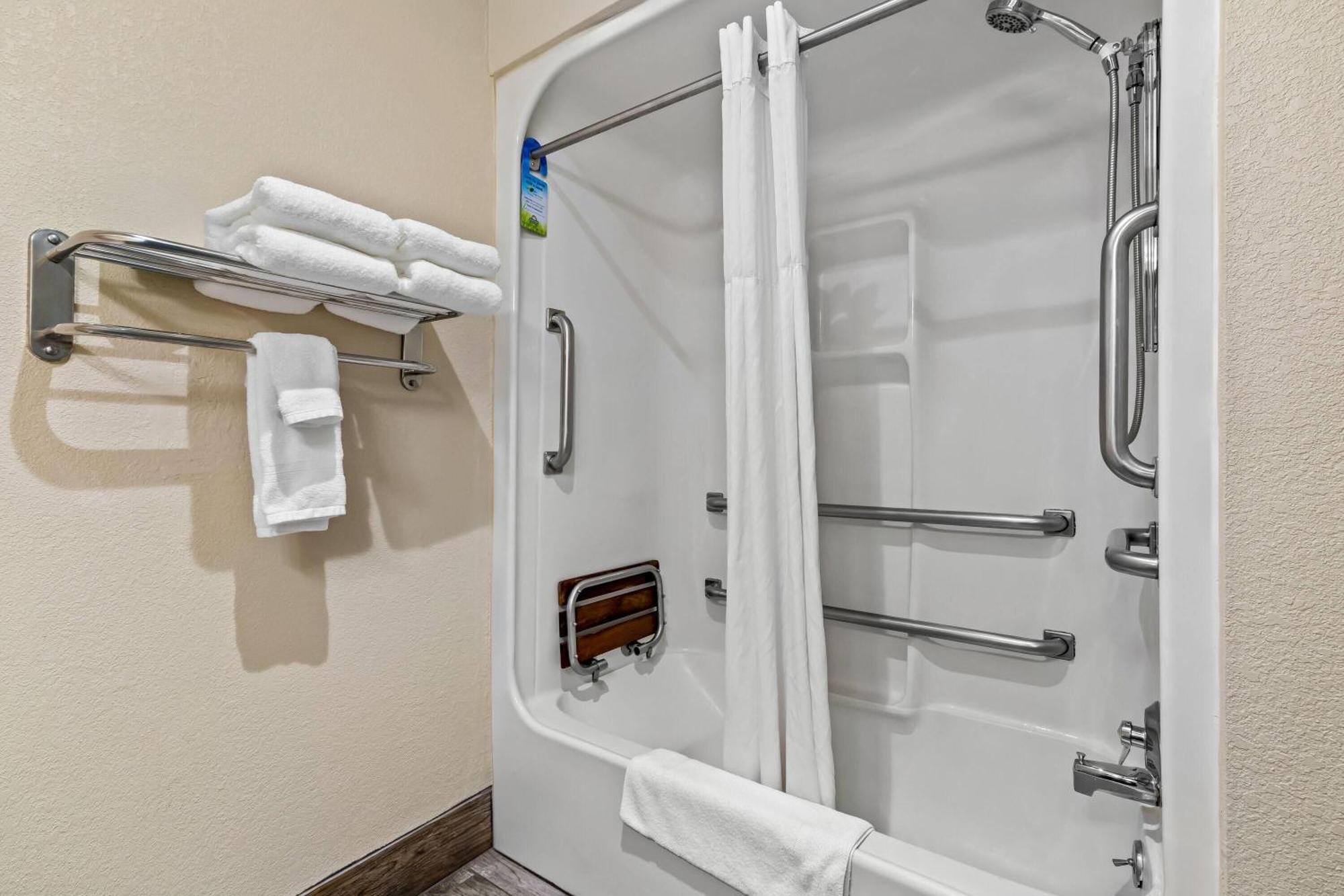 Days Inn By Wyndham Black River Falls - Access To Atv Trail Buitenkant foto